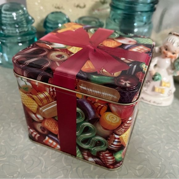 Christmas candy tin - Picture 1 of 8